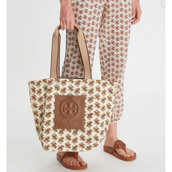 Tory Burch Ella Reversible Market Tote - Picture 3 of 13